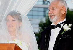Adanalı çift, 50'nci evlilik yıl dönümlerini nikah tazeleyerek kutladı