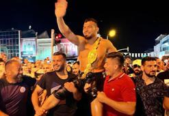Kırkpınar’ın başpehlivanı Zeybek’e coşkulu karşılama