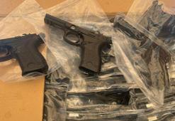 Gümrük mührü bozulan TIR'da binlerce tabanca parçası ele geçirildi