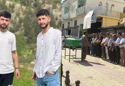 Tatil dönüşü kazada ölen 2 arkadaş toprağa verildi