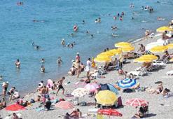 Antalya'da sıcak hava bunalttı
