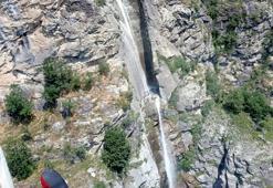 İtalya’da iniş sırasında mahsur kalan dağcılar böyle kurtarıldı