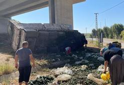 Lastiği patlayan kamyonet, viyadükten düştü; 3 yaralı