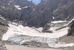 Hakkari'de, Cilo-Sat Dağları'na çıkan 4 kişiden haber alınamıyor