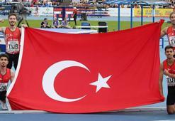 4x400 bayrak takımından gümüş madalya
