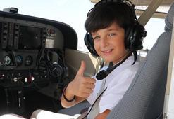 Depremzede Mahmut Efe'nin uçma hayali gerçek oldu