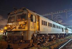 Raylardan geçmek isterken yük treninin çarpmasıyla canından oldu