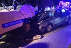 Traktöre bağlı balya makinesine çarpan otomobildeki karı- kocayı ölüm ayırdı
