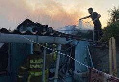 Kerpiç evde çıkan yangın iki eve daha sıçradı; 1 kişi dumandan etkilendi