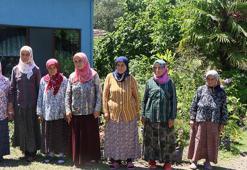 7 kız kardeş, bahçelerinde çiçek yetiştirip satıyor