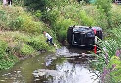 Kocaeli'de cip, dereye devrildi; 4 yaralı