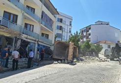 Freni boşalan kamyon ortalığı savaş alanına çevirdi; 9 yaralı