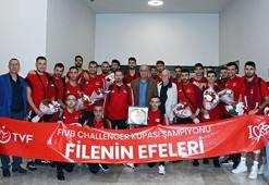 Challenger Kupası şampiyonu Filenin Efeleri, yurda döndü