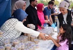 Sacaktepe'de 10 bin kişilik aşure dağıtıldı