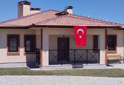 Malatya'da depremzedeler, yapılan köy evlerine yerleşiyor