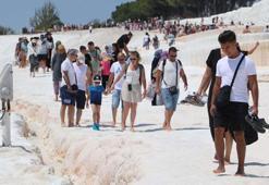 Beyaz cennet Pamukkale'ye ziyaretçi akını