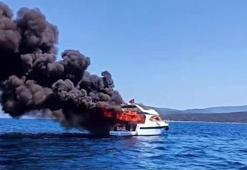 Motoryat alev alev yandı; 8 kişi tahliye edildi