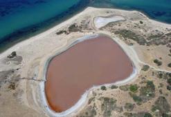 Çanakkale'de 'Kalpli Göl', pembe renge büründü