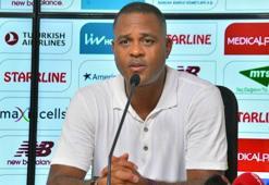 Patrick Kluivert: 10 kişi kaldıktan sonra takımımla daha çok gurur duydum