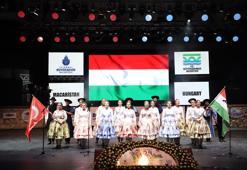 Macar dansçılar İzmir Marşı’nı Türkçe okudu