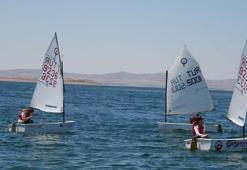 Kırşehir'de Optimist Yelken Yarışları'nın startı verildi