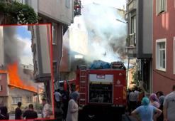 Kağıthane'de 3 binanın çatı katı yandı