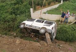 Fındık işçilerini taşıyan minibüs şarampole devrildi: 13 yaralı