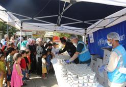 Küçükçekmece'de muharrem ayı dolayısıyla aşure dağıtıldı