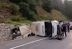 Mevsimlik tarım işçilerini taşıyan minibüs devrildi: 4'ü çocuk 10 kişi yaralandı