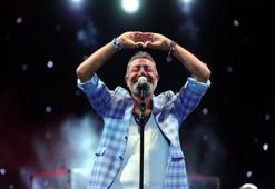 'Aliağa Sanat Günleri'nde Hakan Altun ve Hüsnü Şenlendirici sahne aldı