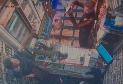 Satın aldıklarının parasını vermeyip, büfeci ile yanındakileri darbettiler; saldırı anı kamerada