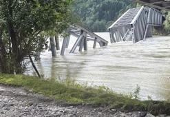 Norveç’te etkili olan Hans fırtınası sebebiyle çelik köprü çöktü