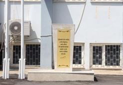 Maskeli saldırgan, Atatürk büstüne balyozla zarar verdi