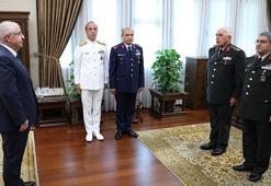 Kara ve Hava Kuvvetleri komutanlıklarında devir teslim