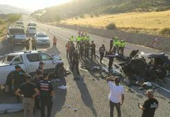 Adıyaman'da kamyonet ile otomobil çarpıştı: 4 ölü, 3 yaralı