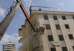 17 Ağustos'un yıldönümünde Avcılar'da 1999'uncu binanın yıkımına başlandı