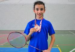 Zeren, doktor tavsiyesiyle başladığı badmintonda Türkiye 3'üncüsü oldu