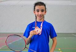 Zeren, doktor tavsiyesiyle başladığı badmintonda Türkiye 3'üncüsü oldu