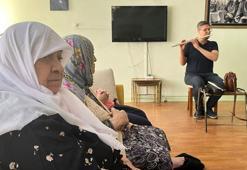 Görme engelli öğretmenden yaşlılara müzikle rehabilitasyon