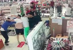Dinlenme tesisinde 'ücretsiz yemek' kavgası kamerada; 6 yaralı