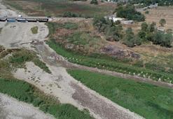 Büyükçekmece Baraj Gölü kurudu; Tarihi Çakmak Hattı'nı otlar sardı