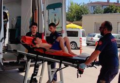 Çay doldurmaya çalışan Ahmet, üzerine kaynar suyun devrilmesiyle yandı