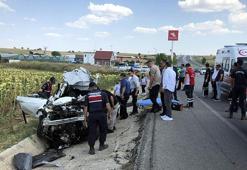 Edirne'de otomobilin traktöre çarptığı kaza kamerada; 1 polis öldü, 2'si polis 5 yaralı