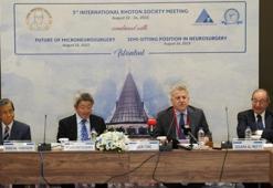 Beyin ameliyatında yeni dönem; yarı oturur pozisyondaki ameliyatlar daha avantajlı