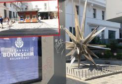 İstiklal Caddesi'ndeki Göktaşı Heykeli'nin önünü kapatan ATM'ler kaldırıldı