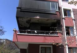 Balkonda çıkan yangın, evi yaktı