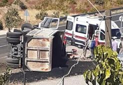 Lastiği patlayıp devrilen kamyonun şoförü yaralandı