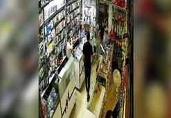 Gaziantep'te Suriyeli 2 grup arasındaki satır ve sopalı kavga kamerada