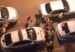 Alkollü 2 kişinin trafik polislerine saldırısı kamerada