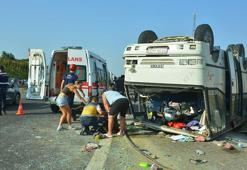 Manisa'da tarım işçilerinin taşındığı midibüs ile otomobil çarpıştı: 30 yaralı